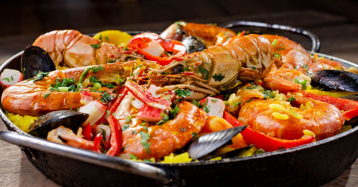Comparing Paella Catering Packages to Find Your Ideal Budget
