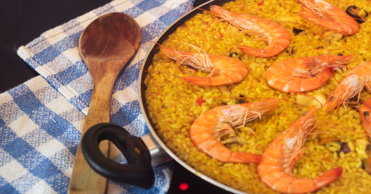 Curating a Themed Paella Menu for Special Celebrations