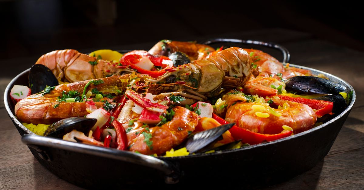 Enhancing Guest Experience with Unique Paella Serving Techniques