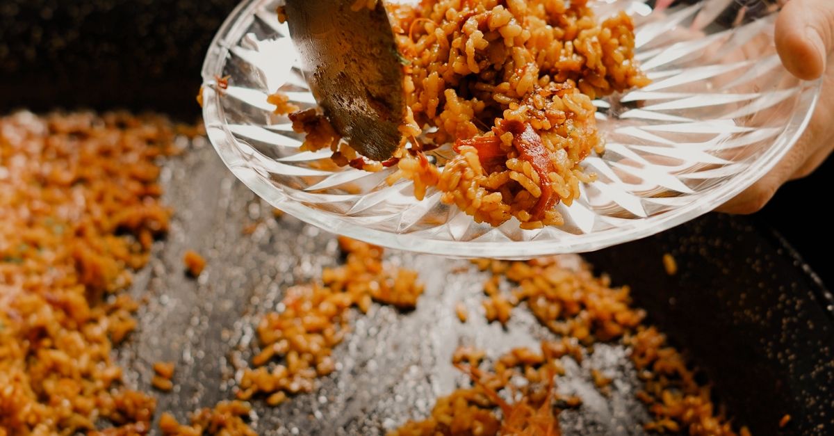 Essential Tips for a Stress-Free Paella Party at Home