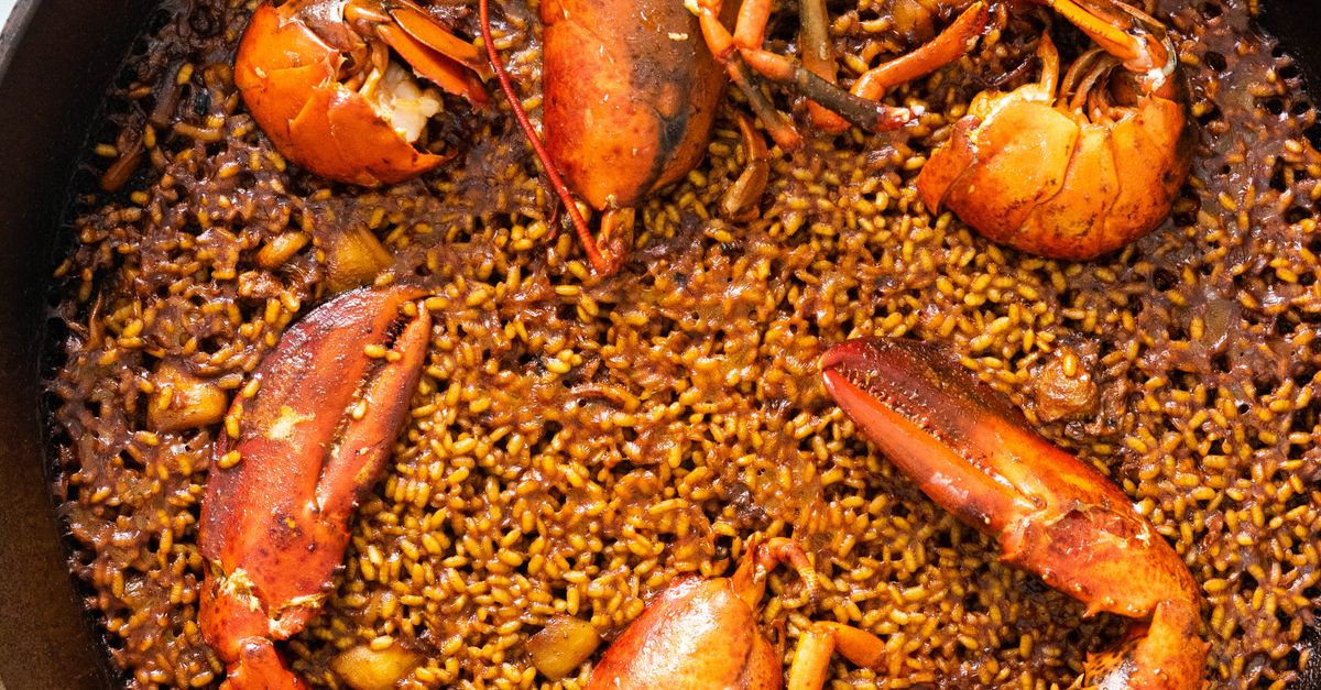 How to Choose the Right Paella Vendor for Your Private Event