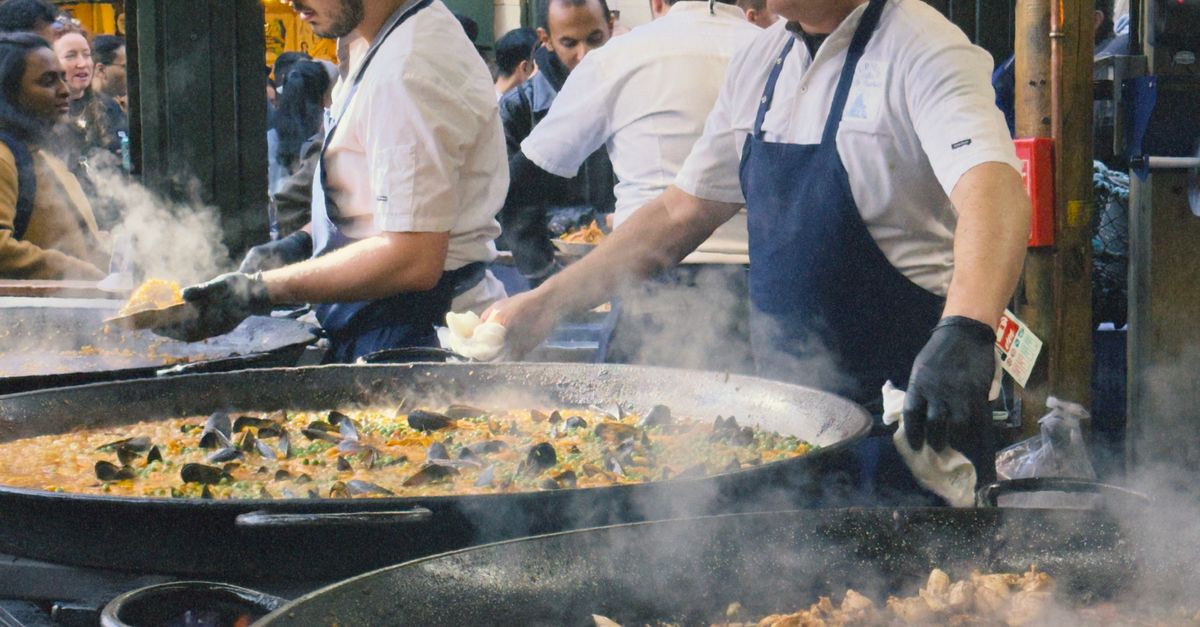 Navigating Vendor Contracts for Paella Catering in Sydney