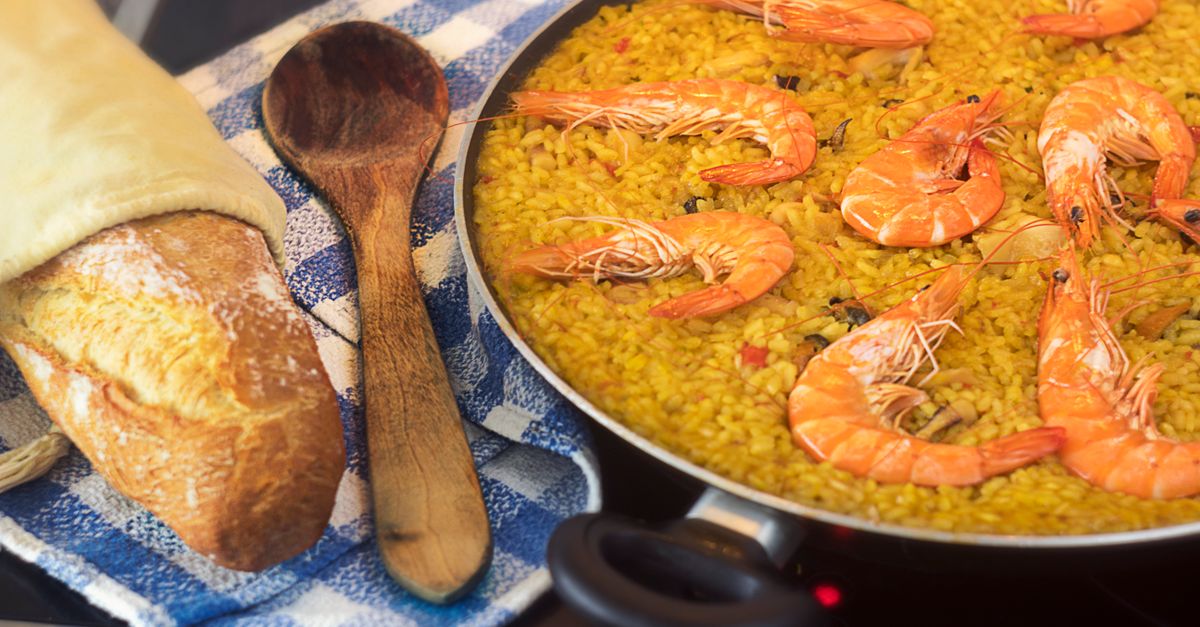 Pairing Wine with Wedding Paella: A Guide
