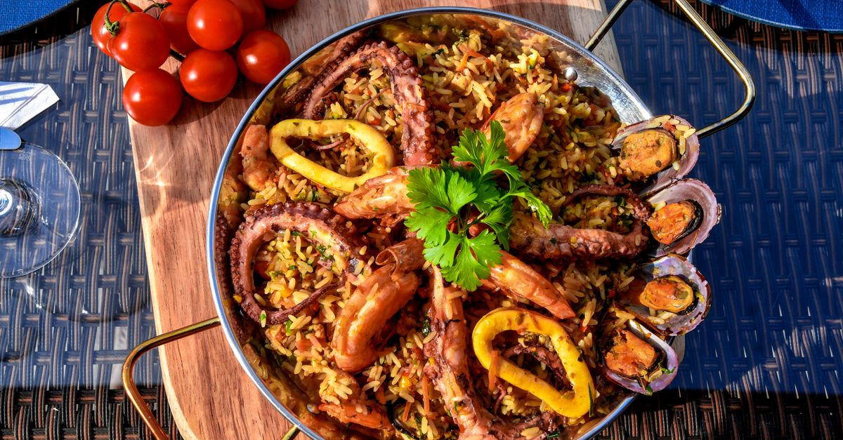 The Role of Ambience in Choosing Your Paella Catering Venue
