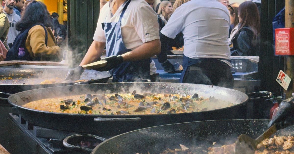 The Role of Paella Catering in Fostering Team Building at Corporate Events